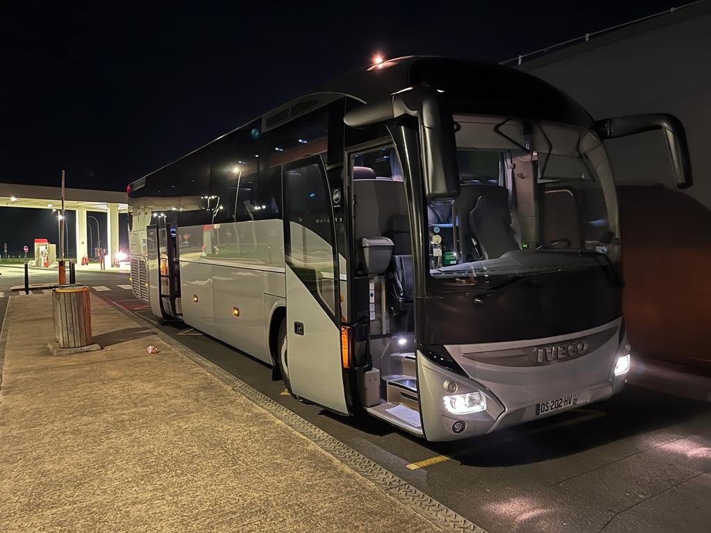 Bus von Paris nach Italien für eine Gruppenreise